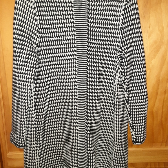 Talbots Petites LP Black &White Wool Sweater - Picture 2 of 3